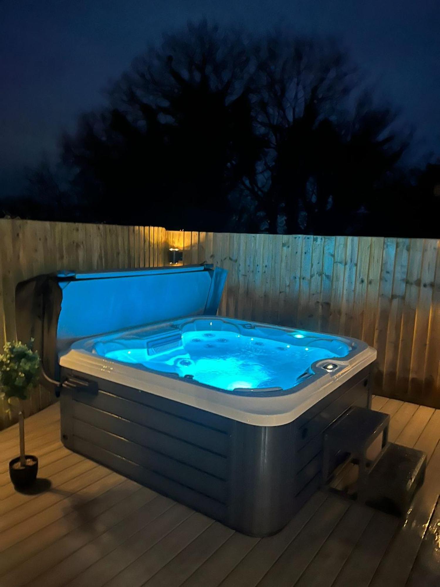 No 1 The Paddock - Spacious Holiday Home With A Hot Tub Буде Экстерьер фото