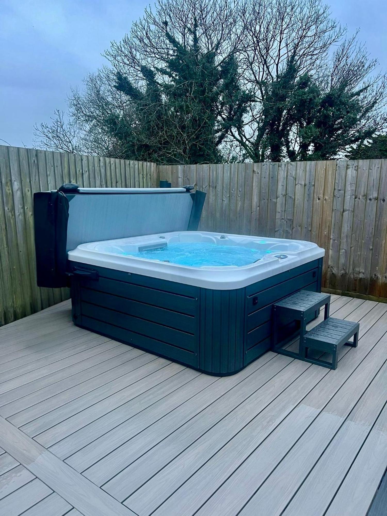 No 1 The Paddock - Spacious Holiday Home With A Hot Tub Буде Экстерьер фото